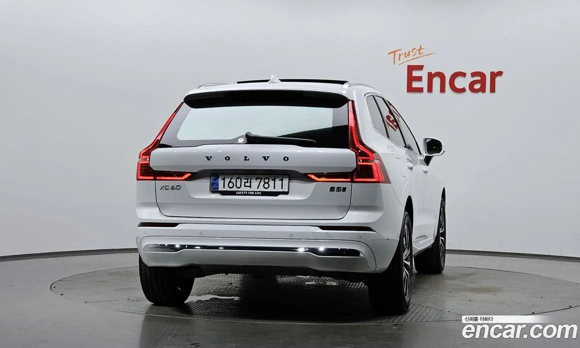 Volvo XC60 2024 2.0 автомат (гидро), фото 4