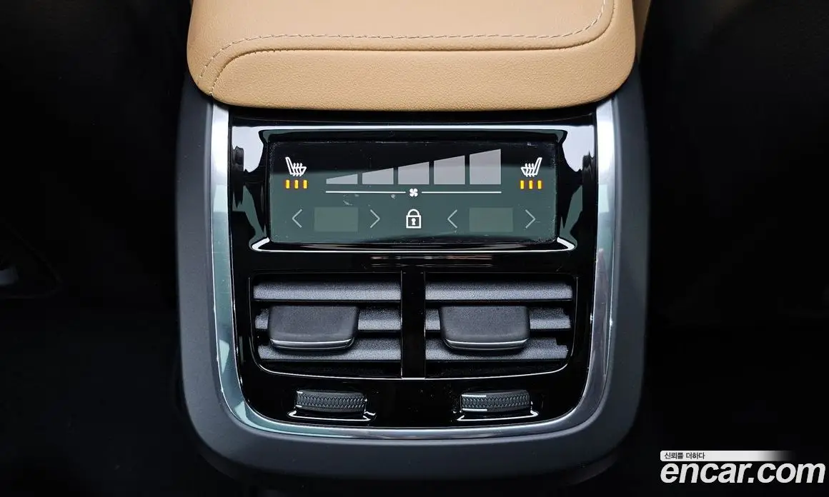 Volvo XC60 2024 2.0 автомат (гидро), фото 31