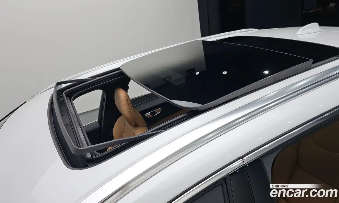 Volvo XC60 2024 2.0 автомат (гидро), фото 32