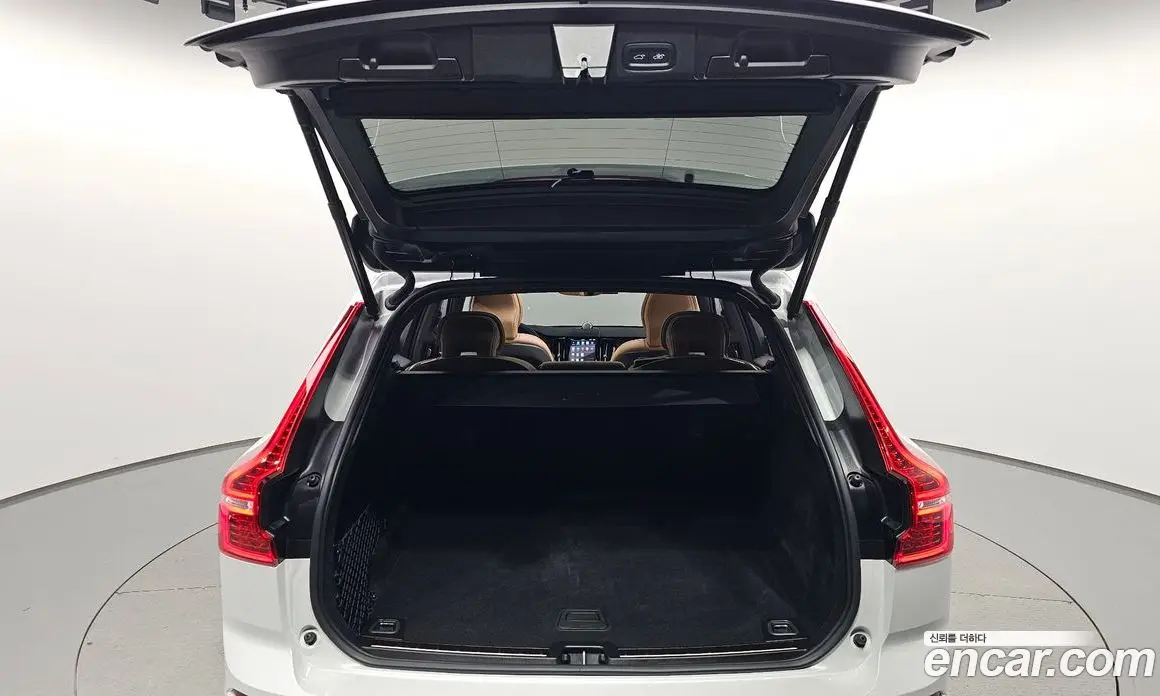 Volvo XC60 2024 2.0 автомат (гидро), фото 33