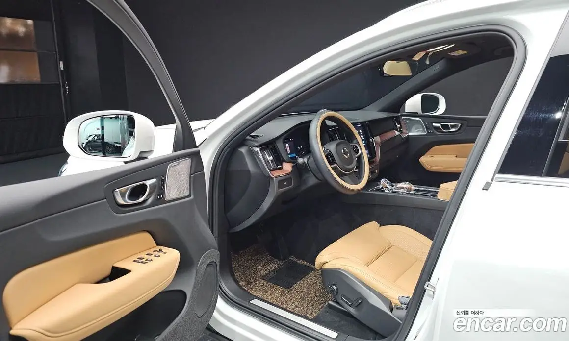 Volvo XC60 2025 2.0 автомат (гидро), фото 13