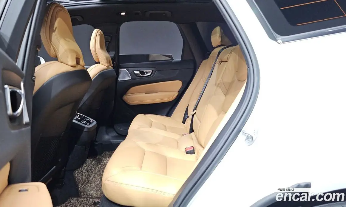 Volvo XC60 2025 2.0 автомат (гидро), фото 16