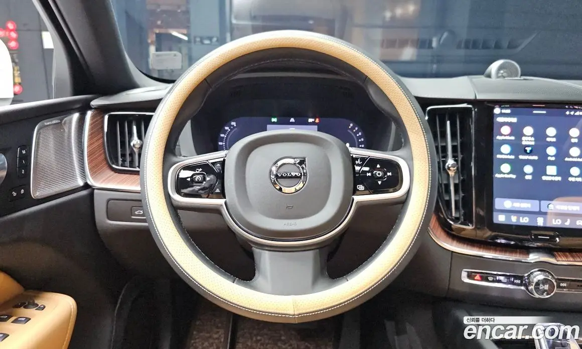 Volvo XC60 2025 2.0 автомат (гидро), фото 19