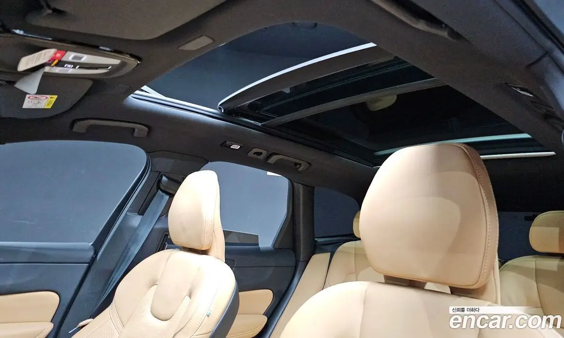 Volvo XC60 2025 2.0 автомат (гидро), фото 25