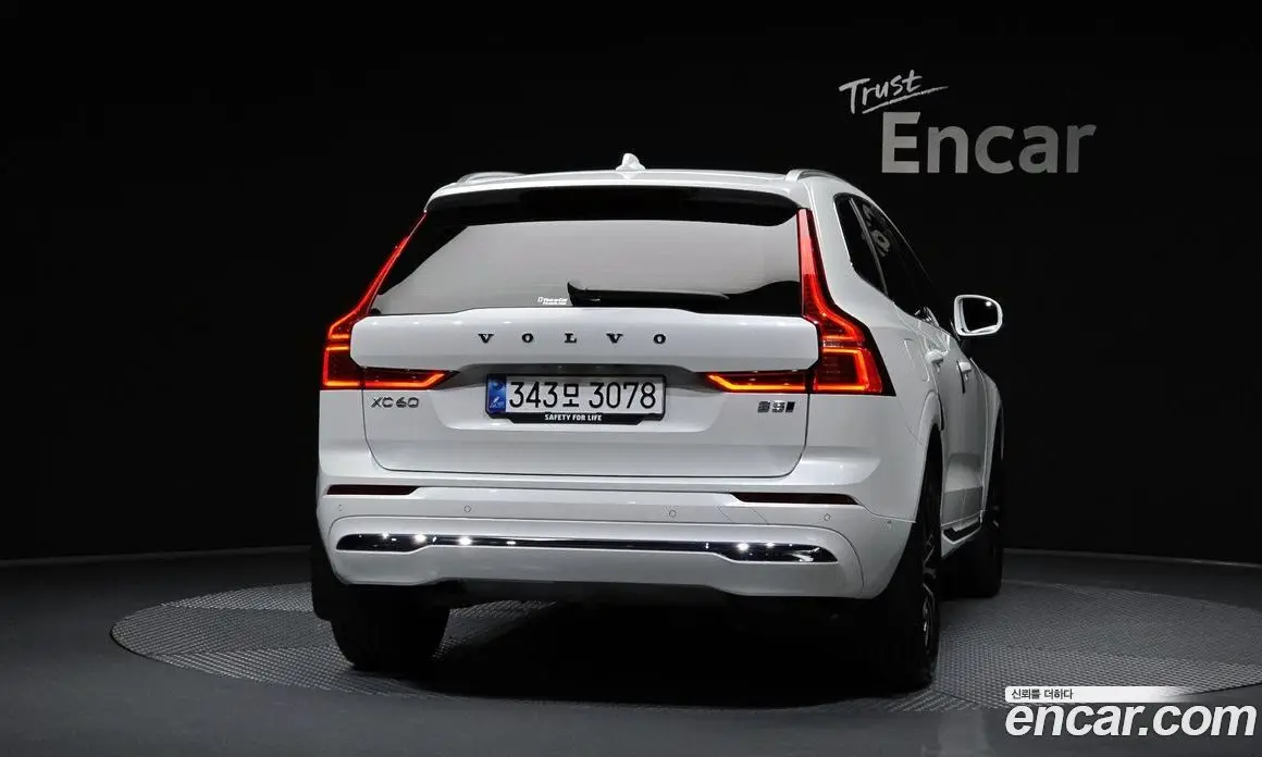 Volvo XC60 2025 2.0 автомат (гидро), фото 4
