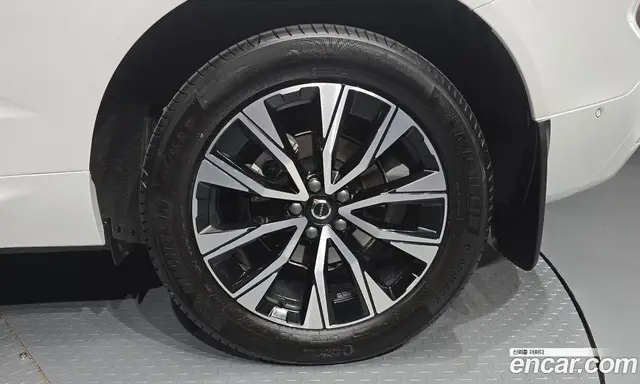 Volvo XC60 2025 2.0 автомат (гидро), миниатюра 7