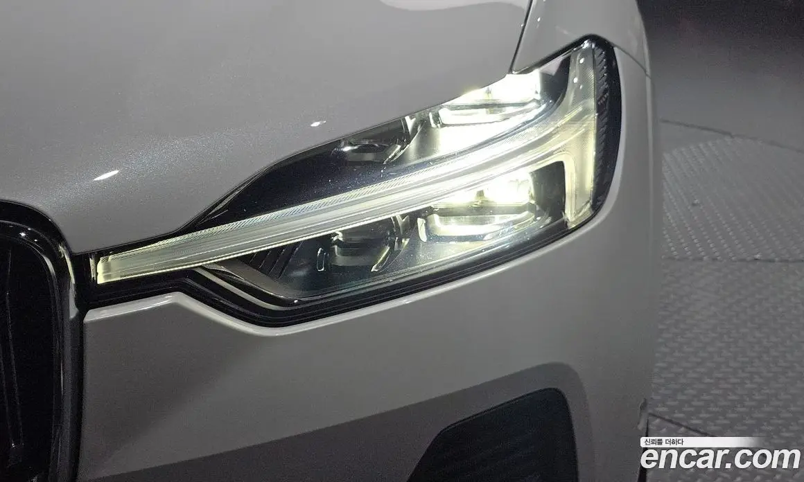 Volvo XC60 2025 2.0 автомат (гидро), фото 8