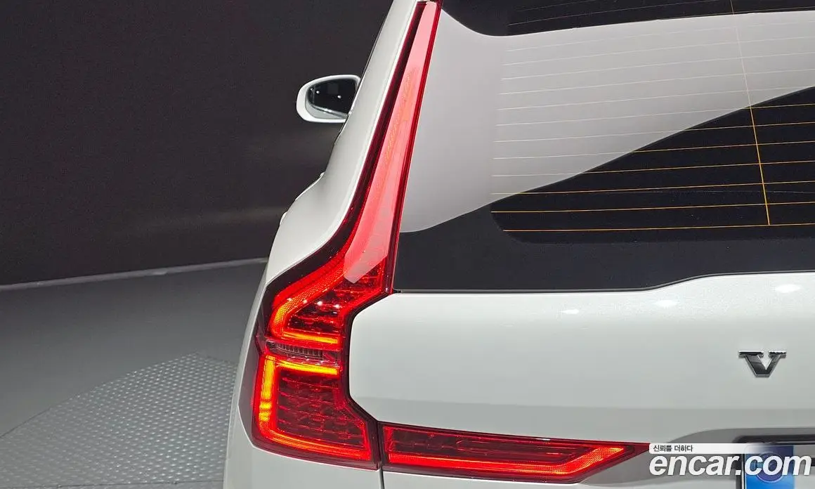 Volvo XC60 2025 2.0 автомат (гидро), фото 9