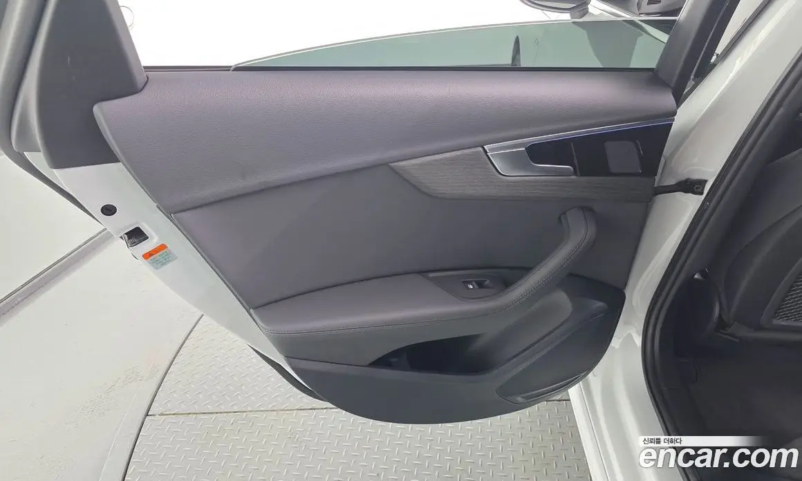 Audi A4 2023 2.0 автомат (гидро), фото 15