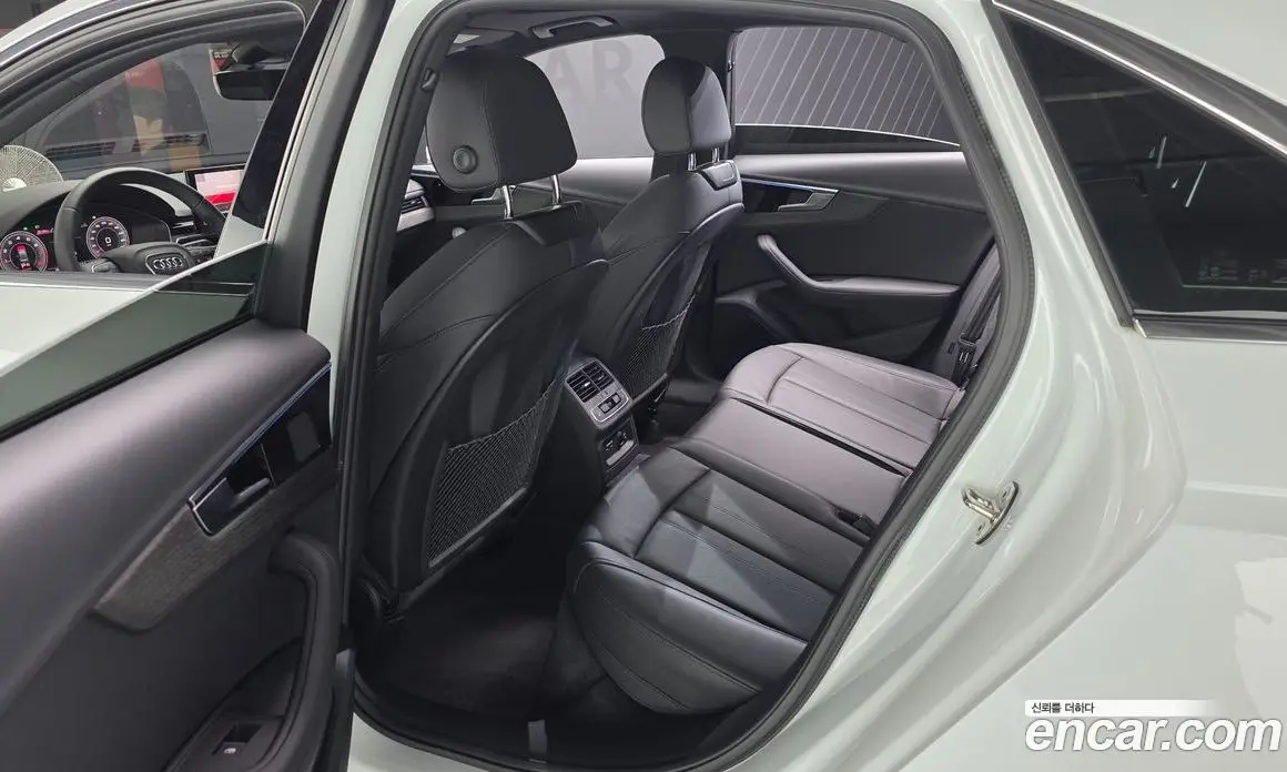 Audi A4 2023 2.0 автомат (гидро), фото 16