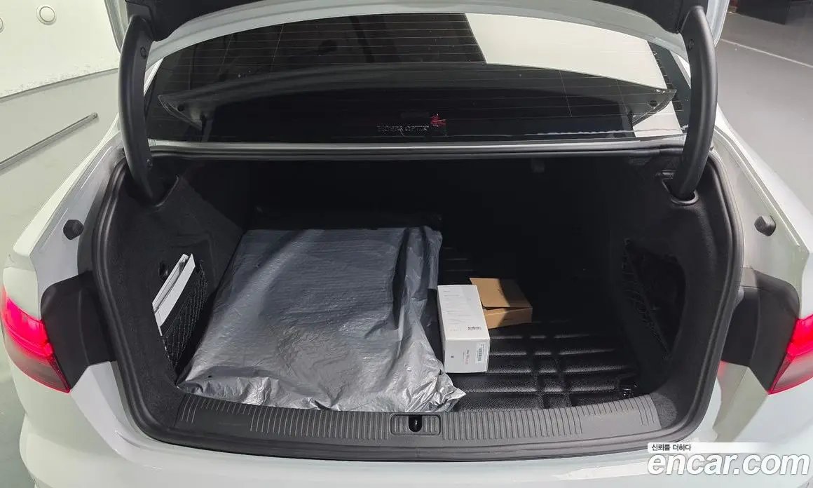 Audi A4 2023 2.0 автомат (гидро), фото 26