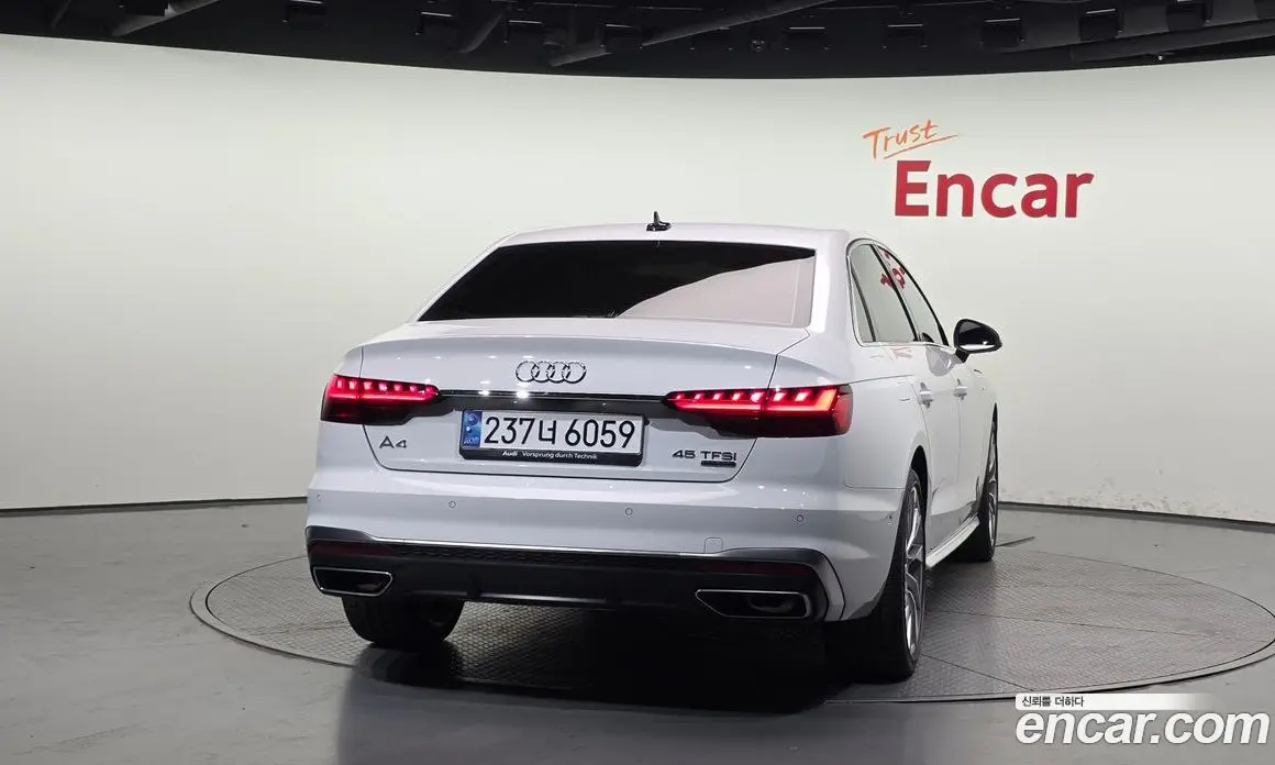 Audi A4 2023 2.0 автомат (гидро), фото 4
