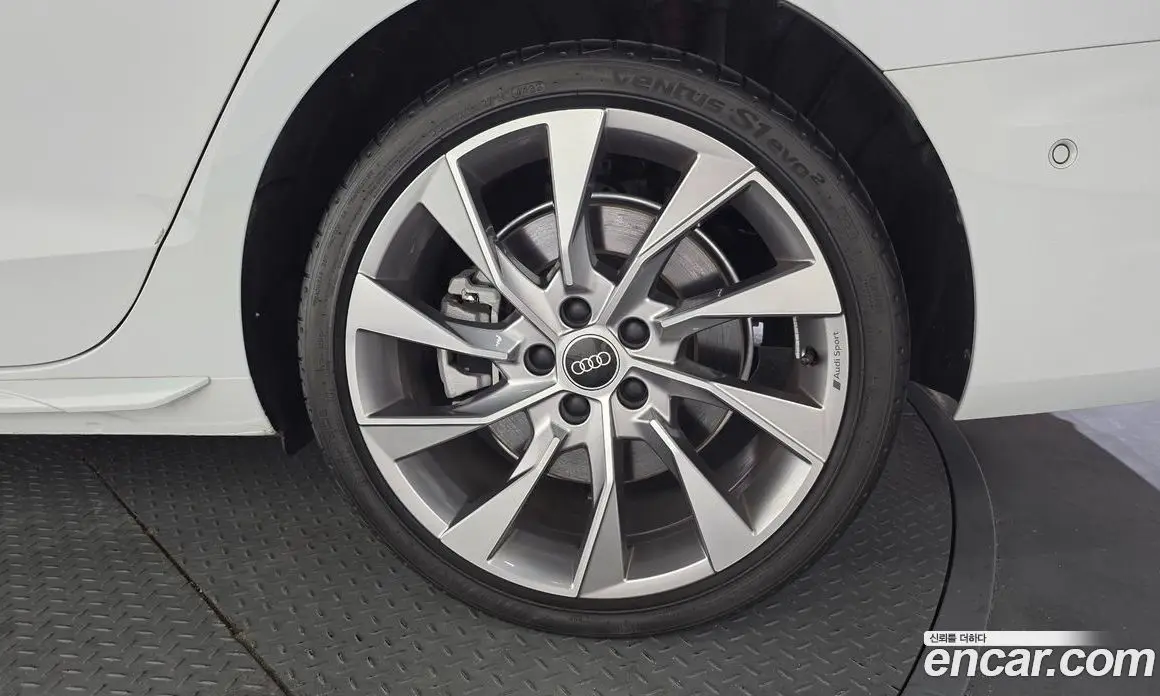Audi A4 2023 2.0 автомат (гидро), фото 7