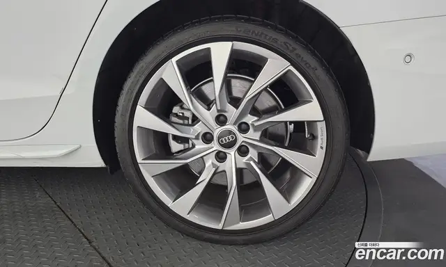 Audi A4 2023 2.0 автомат (гидро), миниатюра 7