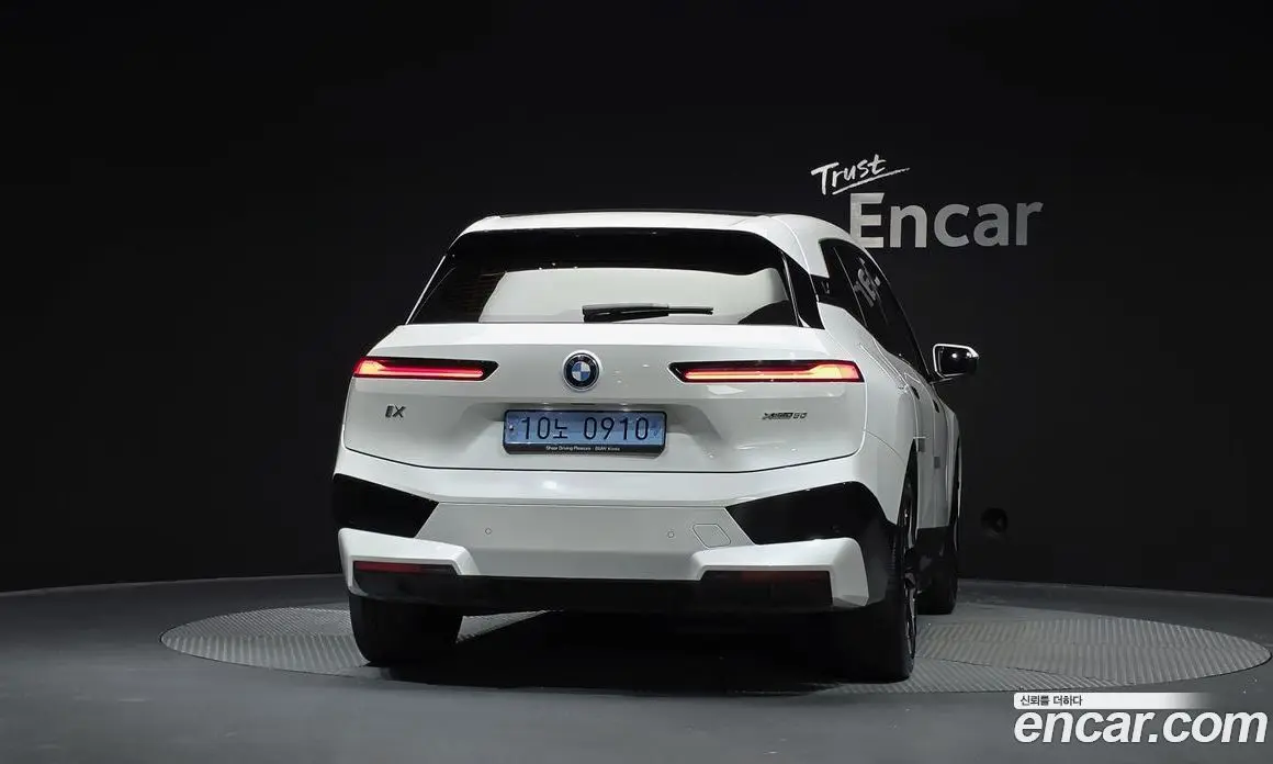 BMW iX 2023 0.3 автомат (гидро), фото 4