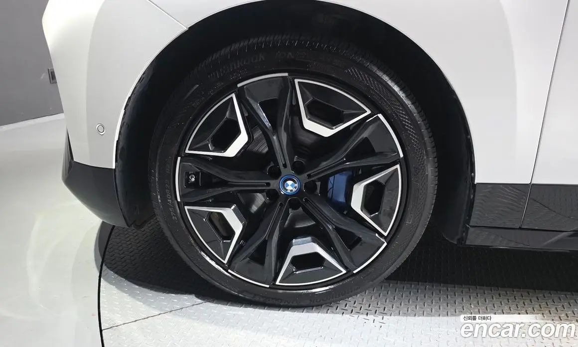 BMW iX 2023 0.3 автомат (гидро), фото 5