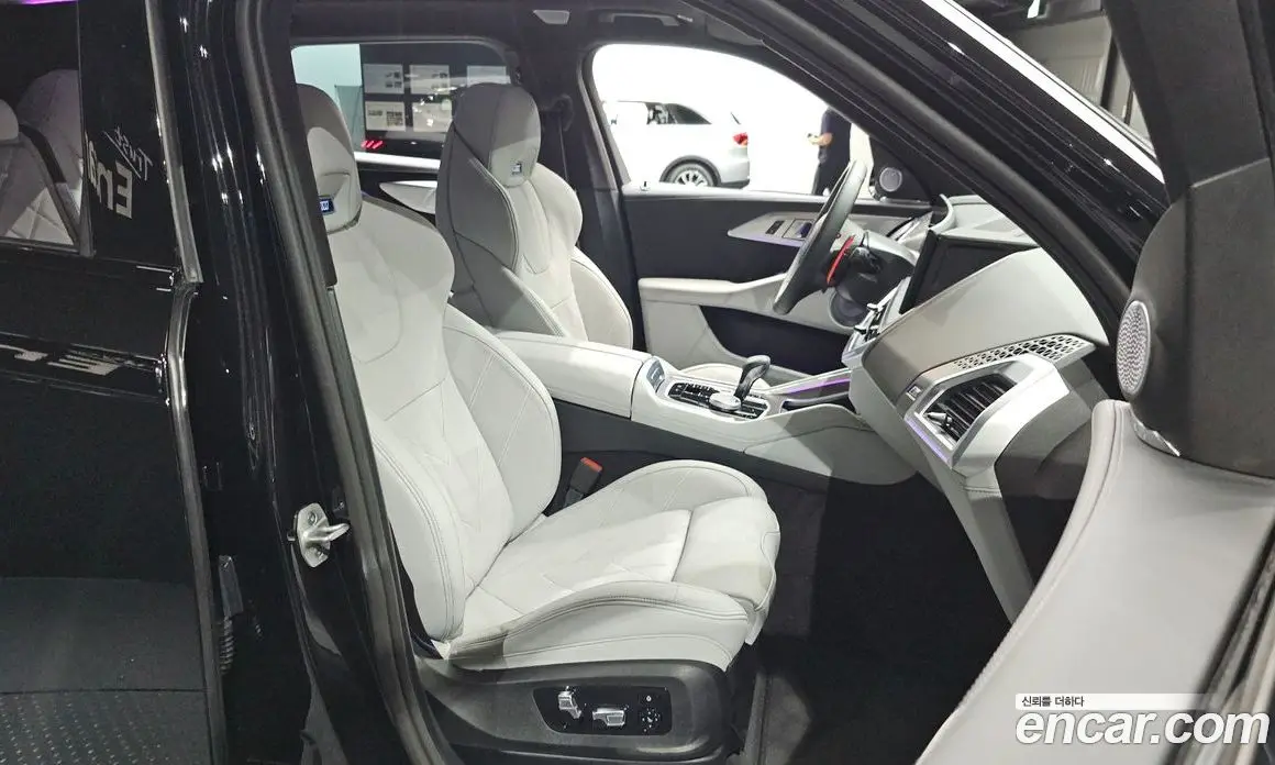 BMW XM 2025 4.4 автомат (гидро), фото 12