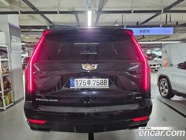 Cadillac Escalade 2023 6.2 автомат (гидро), миниатюра 2
