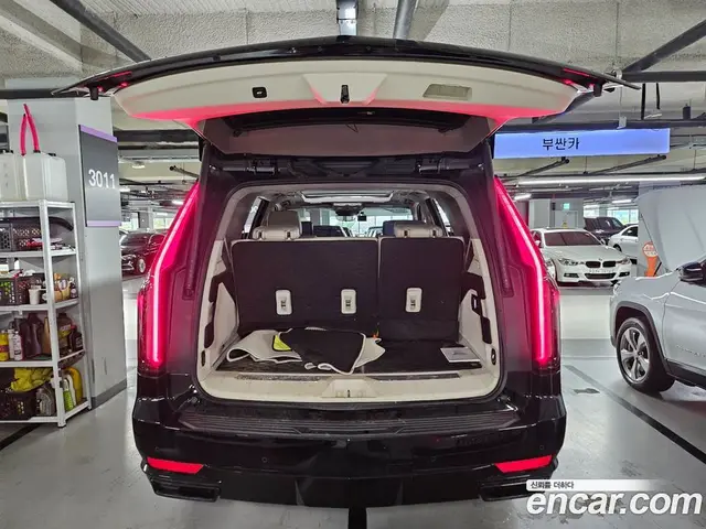 Cadillac Escalade 2023 6.2 автомат (гидро), миниатюра 4