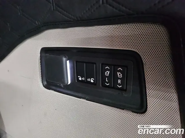 Cadillac Escalade 2023 6.2 автомат (гидро), миниатюра 6