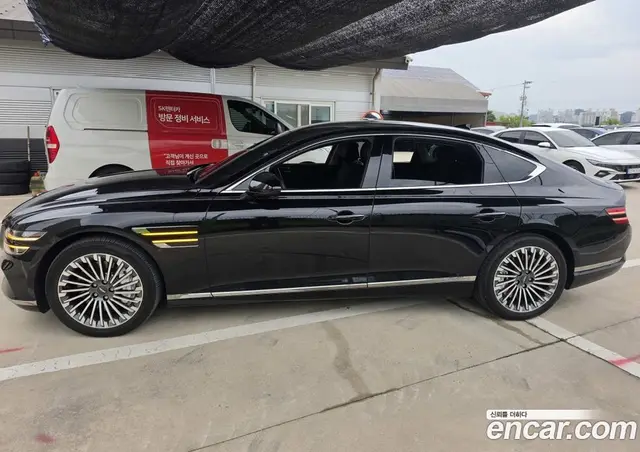 Genesis G80 2023 0.1 автомат (гидро), миниатюра 2