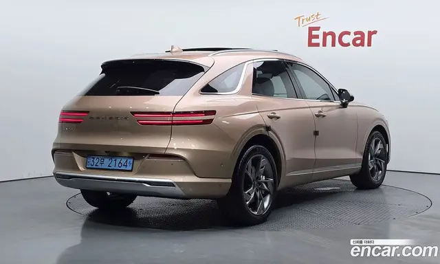 Genesis GV70 2023 0.1 автомат (гидро), миниатюра 1