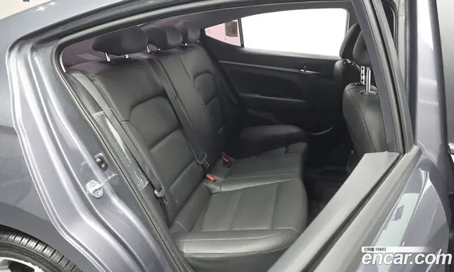 Hyundai Avante 2018 1.6 автомат (гидро), миниатюра 11