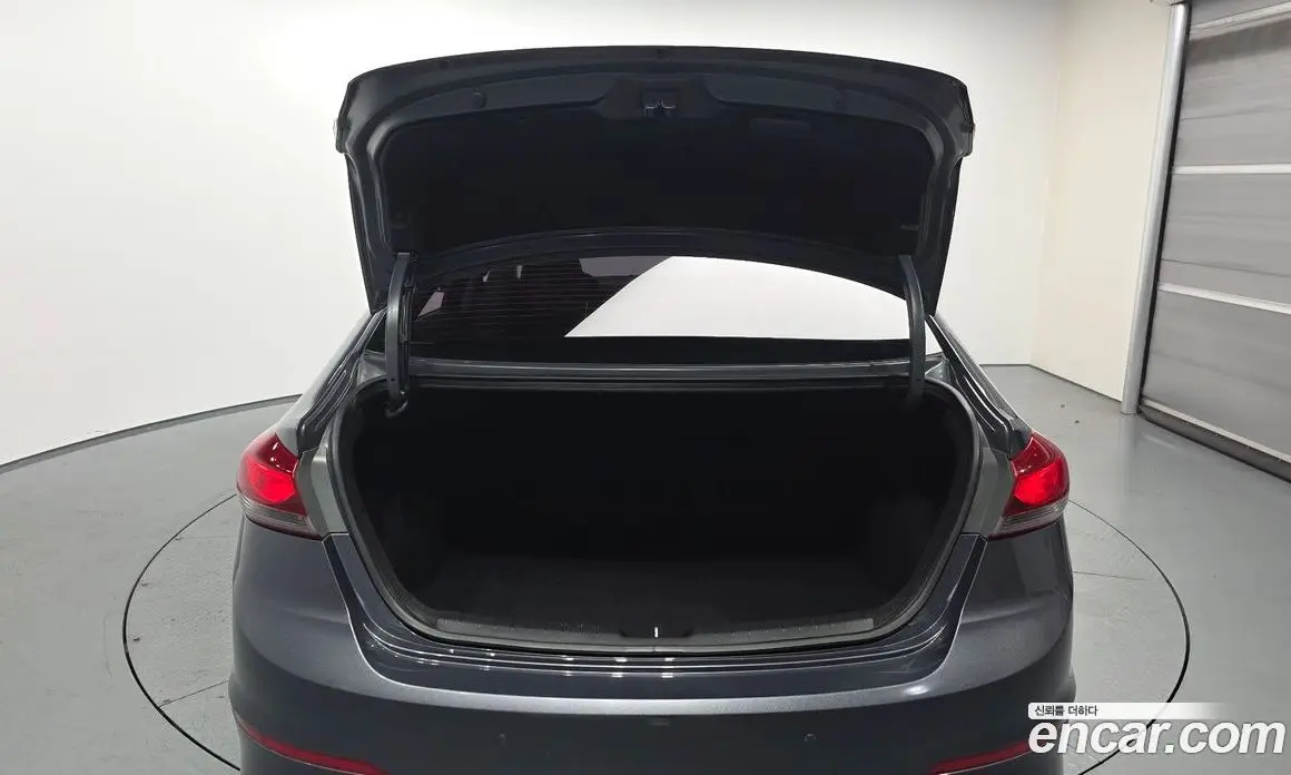 Hyundai Avante 2018 1.6 автомат (гидро), фото 20