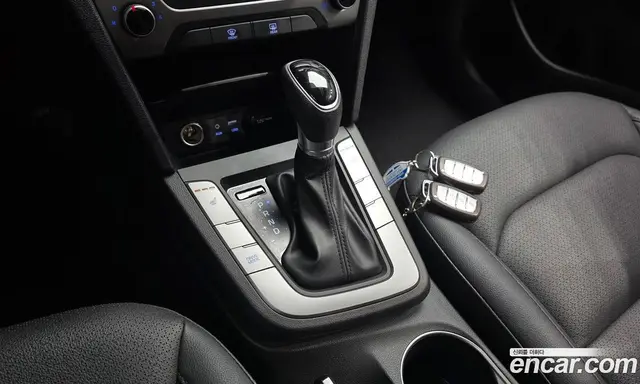 Hyundai Avante 2018 1.6 автомат (гидро), миниатюра 9