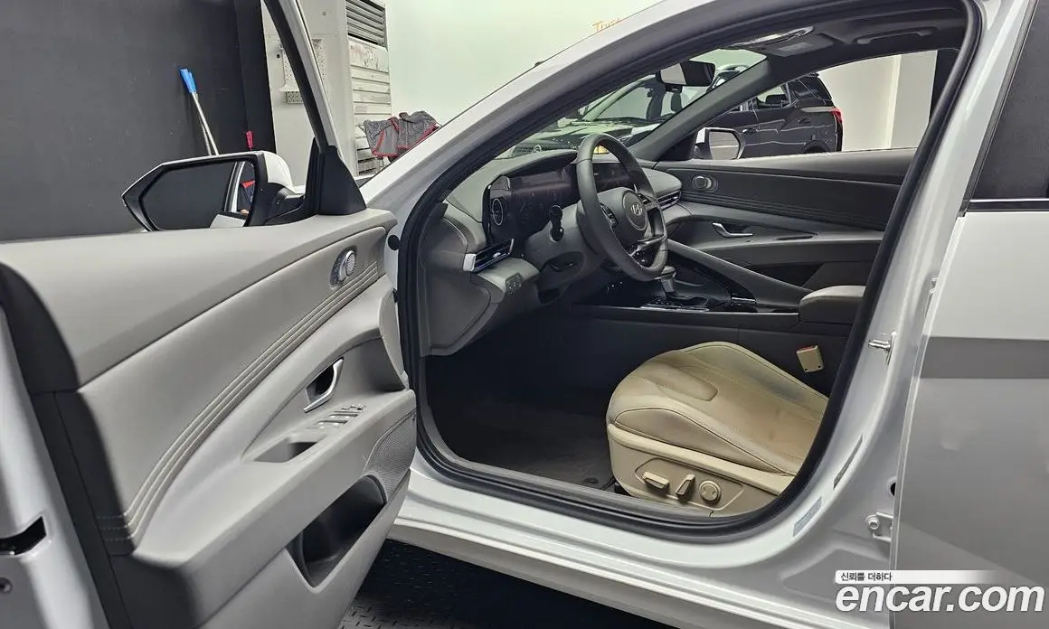 Hyundai Avante 2024 1.6 автомат (гидро), фото 13