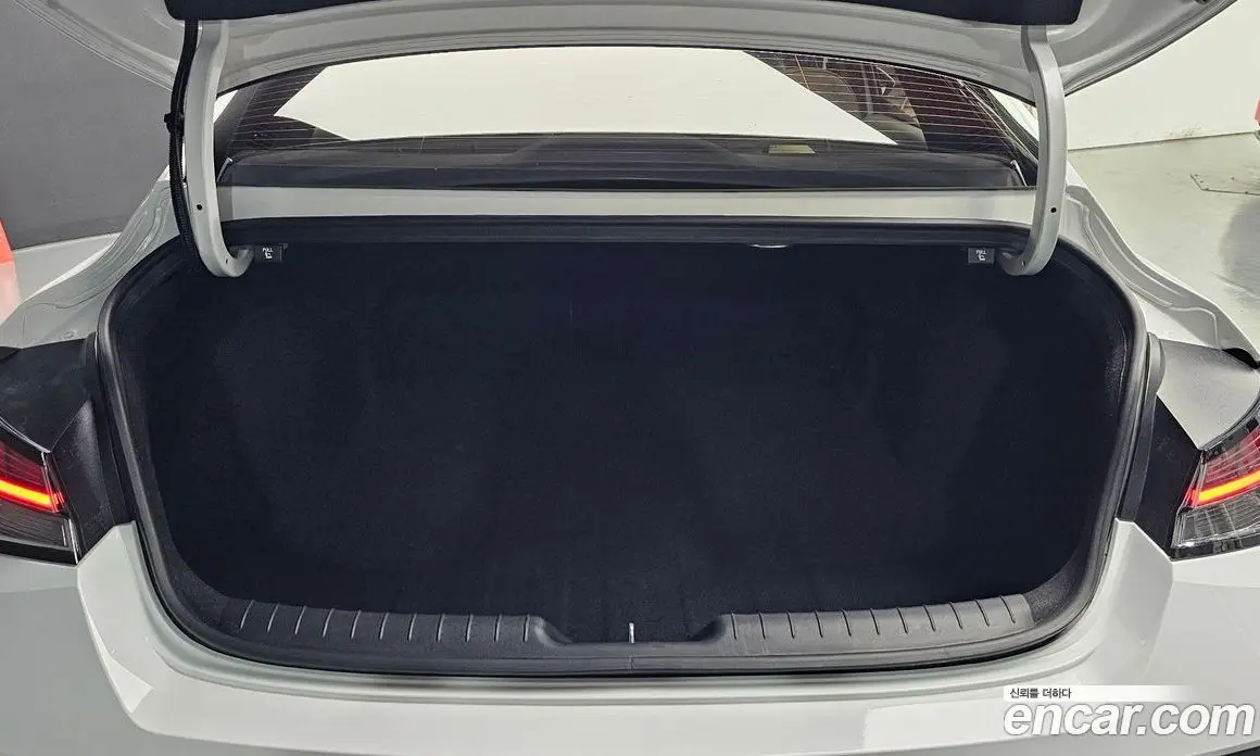 Hyundai Avante 2024 1.6 автомат (гидро), фото 26