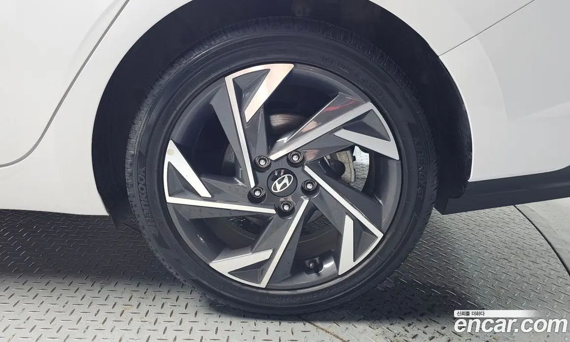 Hyundai Avante 2024 1.6 автомат (гидро), фото 5