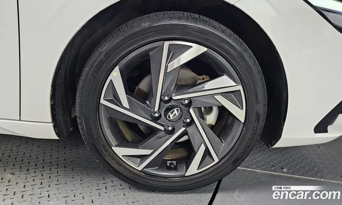 Hyundai Avante 2024 1.6 автомат (гидро), фото 7