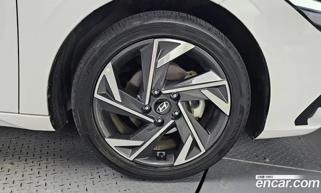 Hyundai Avante 2024 1.6 автомат (гидро), миниатюра 7