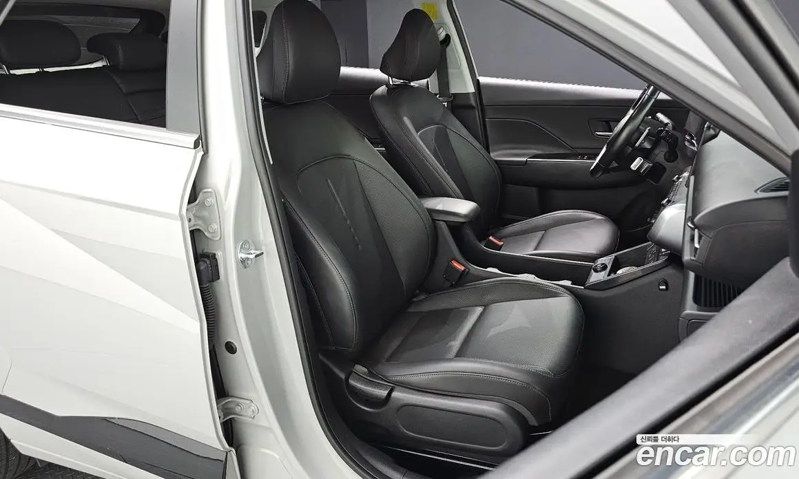 Hyundai Kona 2023 0.2 автомат (гидро), фото 15