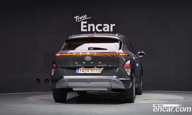 Hyundai Kona 2023 1.6 автомат (гидро), миниатюра 3