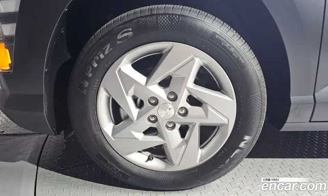 Hyundai Kona 2023 1.6 автомат (гидро), миниатюра 4
