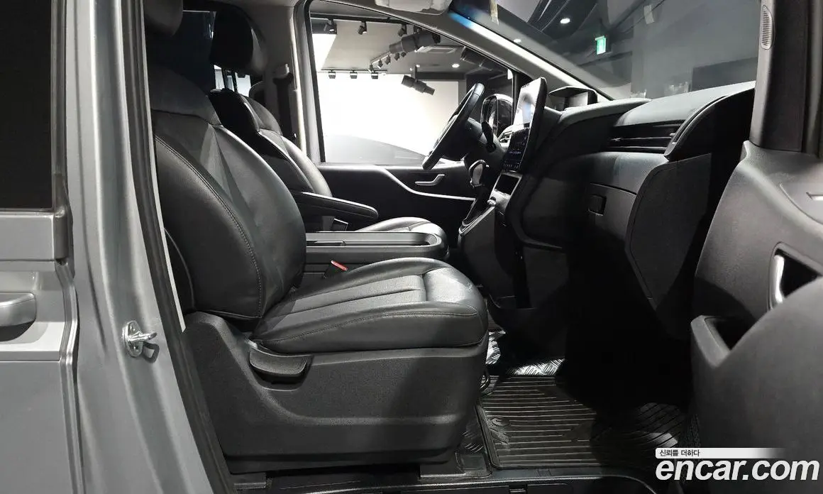Hyundai Staria 2021 3.5 автомат (гидро), фото 16