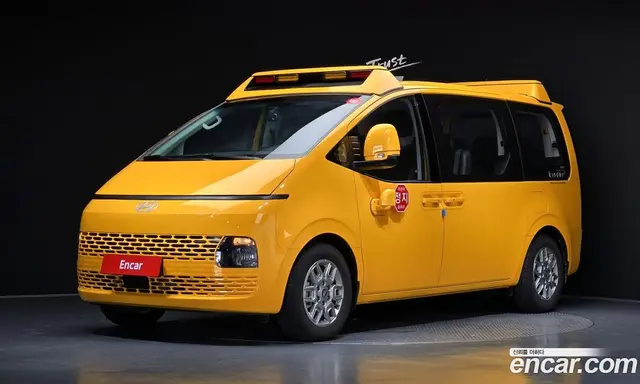 Hyundai Staria 2024 3.5 автомат (гидро), миниатюра 1