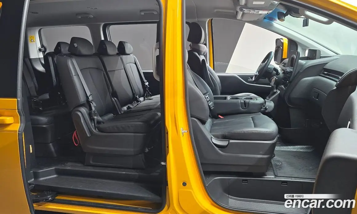 Hyundai Staria 2024 3.5 автомат (гидро), фото 16