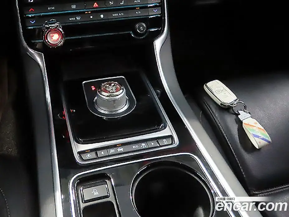 Jaguar XE 2015 2.0 автомат (гидро), фото 13