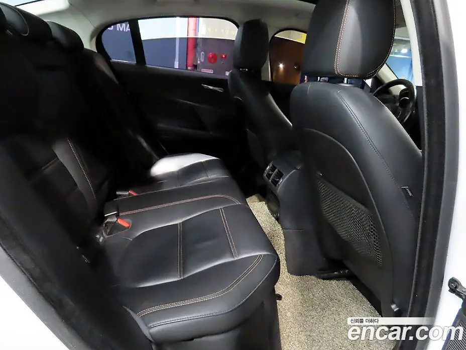 Jaguar XE 2015 2.0 автомат (гидро), фото 9