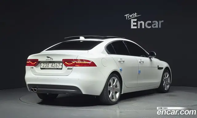 Jaguar XE 2017 2.0 автомат (гидро), миниатюра 2