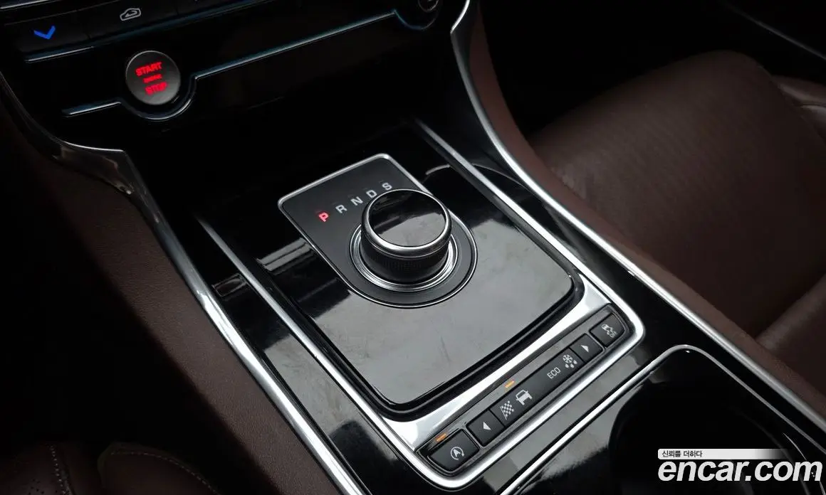 Jaguar XE 2017 2.0 автомат (гидро), фото 12