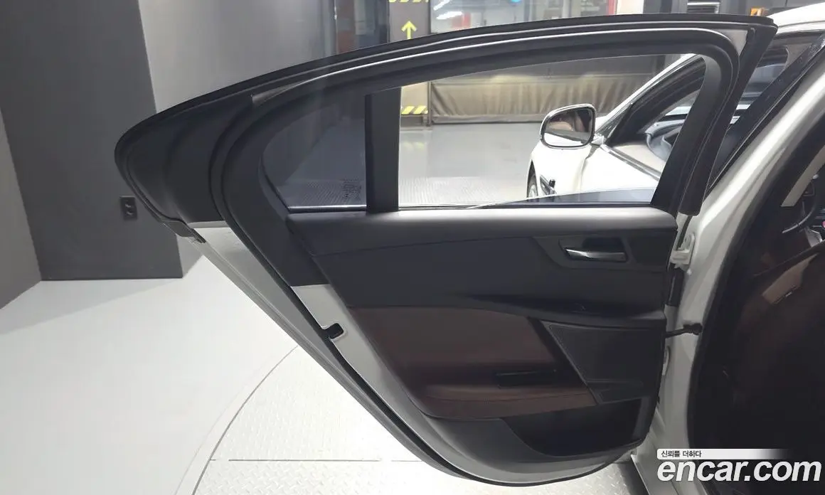Jaguar XE 2017 2.0 автомат (гидро), фото 15