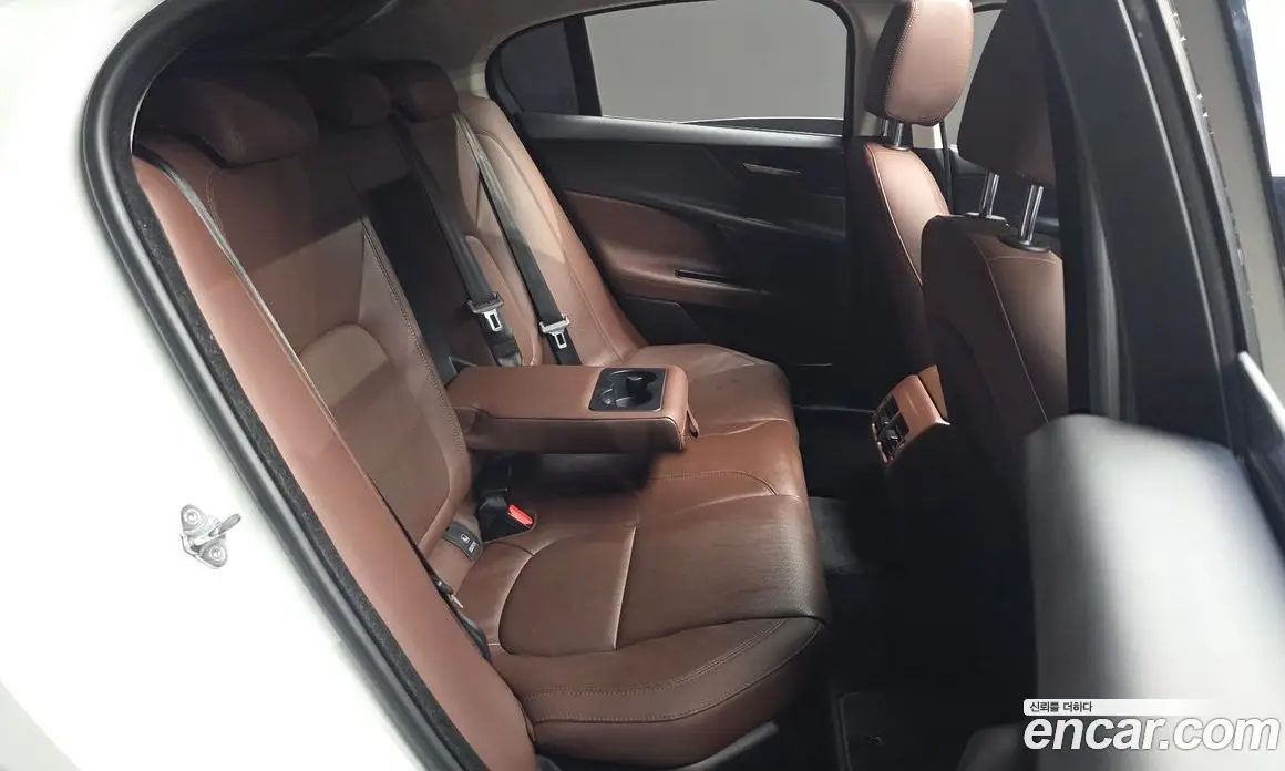 Jaguar XE 2017 2.0 автомат (гидро), фото 17