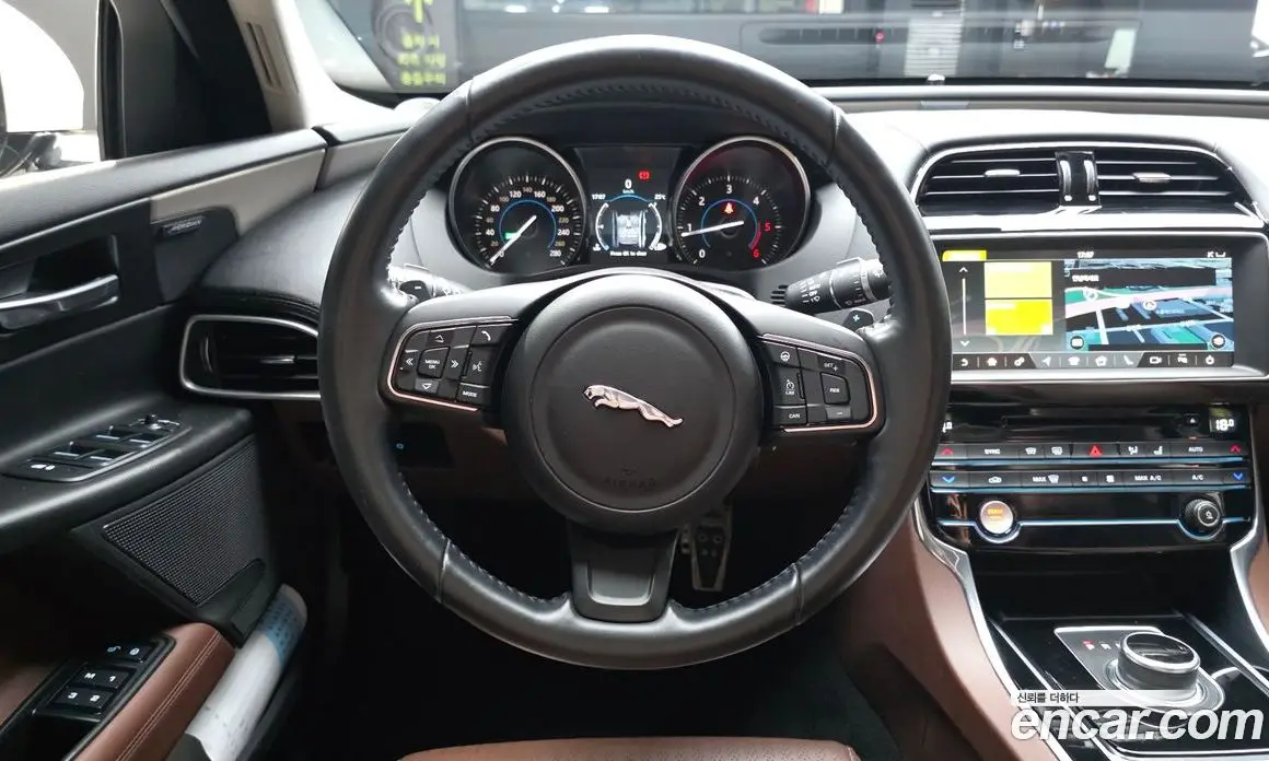 Jaguar XE 2017 2.0 автомат (гидро), фото 19