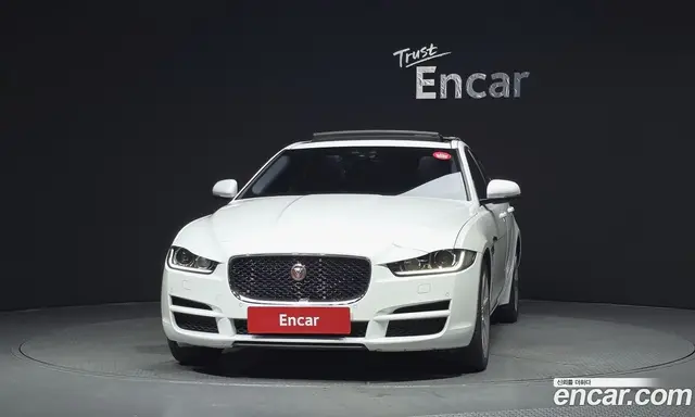 Jaguar XE 2017 2.0 автомат (гидро), миниатюра 3