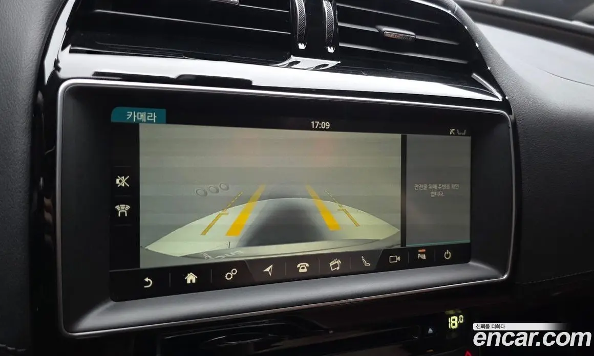Jaguar XE 2017 2.0 автомат (гидро), фото 21