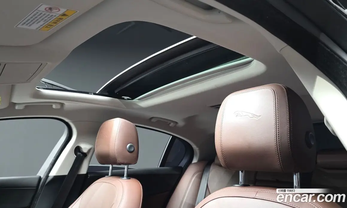 Jaguar XE 2017 2.0 автомат (гидро), фото 23